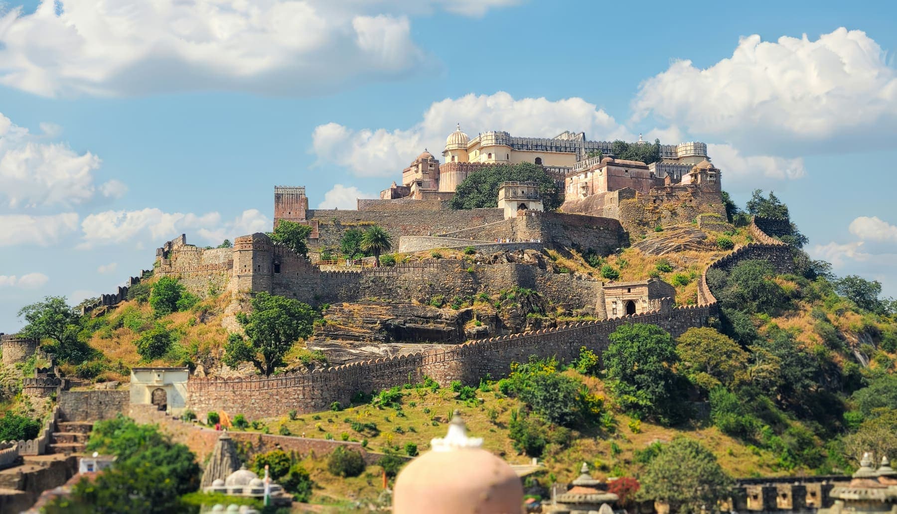 Kumbhalgarh Fort on its hill in the Aravallis